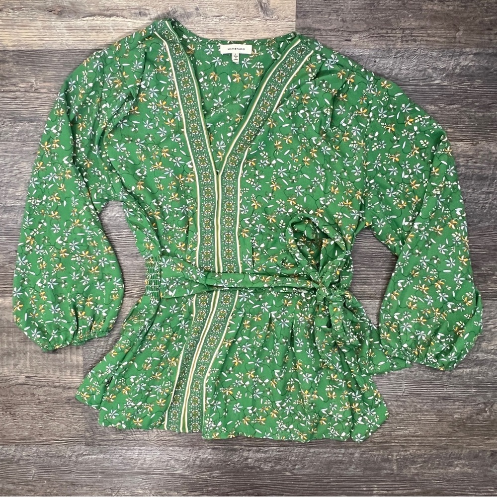 Max Studio green V-neck floral blouse top shirt size large L B140